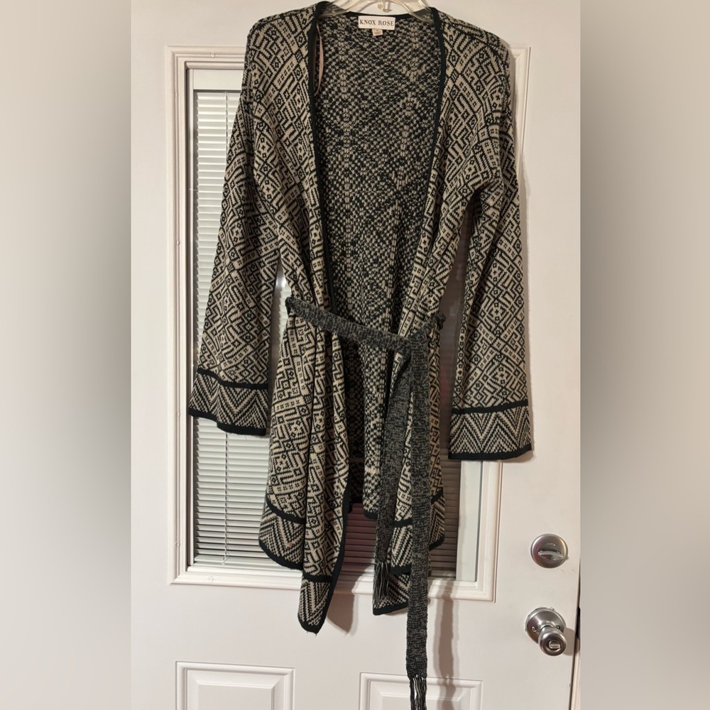 Knox Rose Black and Cream Knit Sweater